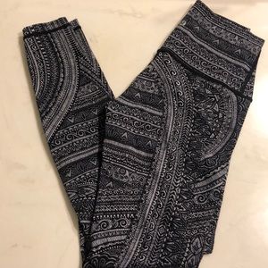 LULULEMON, tribal print, size 6, never worn!!